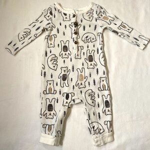 Old Navy 3-6M pajamas. Gray and beige bears. 100% soft cotton w snap legs.